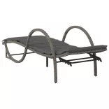 2 db szürke polyrattan napozóágy asztallal