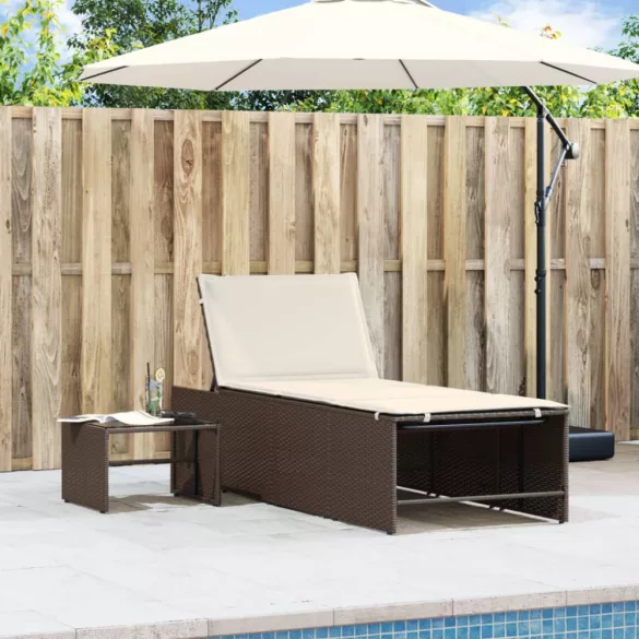 2 db barna polyrattan napozóágy asztallal