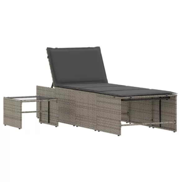 2 db szürke polyrattan napozóágy asztallal