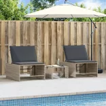2 db világosszürke polyrattan napozóágy asztallal