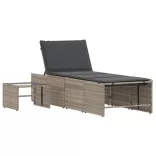 2 db világosszürke polyrattan napozóágy asztallal