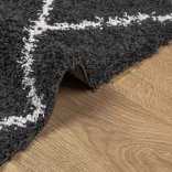 PAMPLONA fekete és krém bolyhos modern szőnyeg 200 x 280 cm