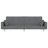 kétszemélyes világosszürke szövet kanapéágy két párnával