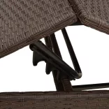2 db barna polyrattan napozóágy asztallal