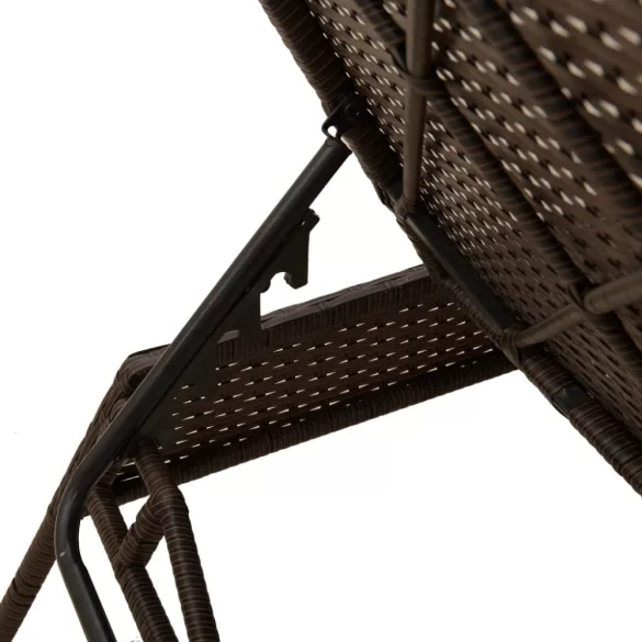 2 db barna polyrattan napozóágy asztallal