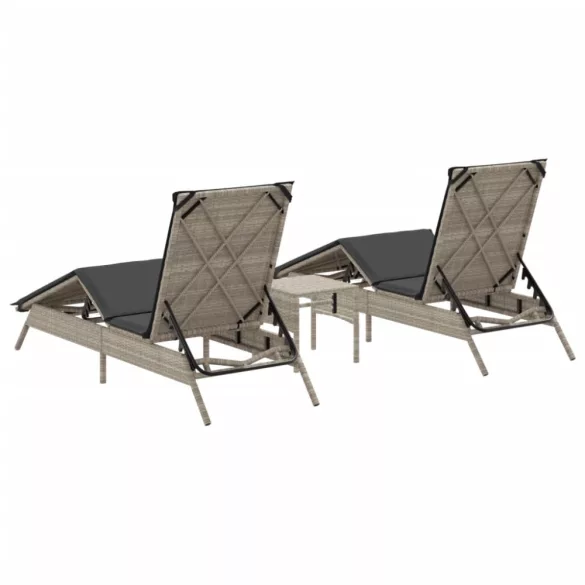 2 db világosszürke polyrattan napozóágy asztallal