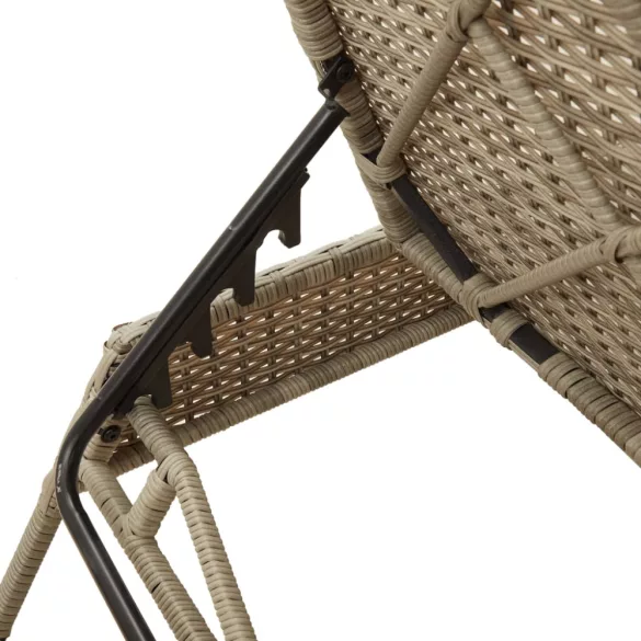 2 db világosszürke polyrattan napozóágy asztallal