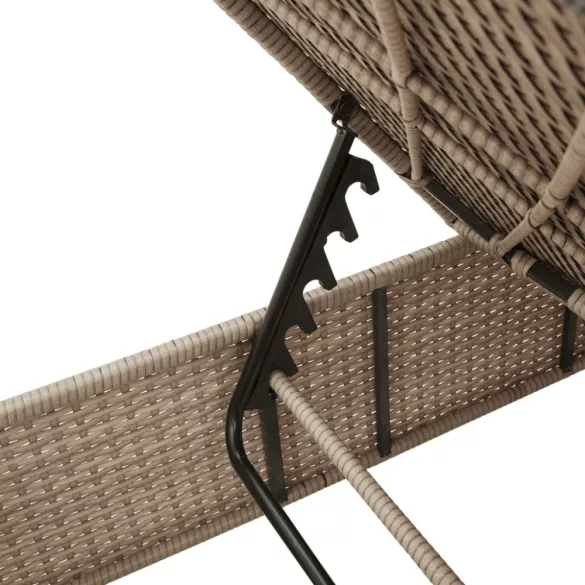 bézs polyrattan napozóágy párnával