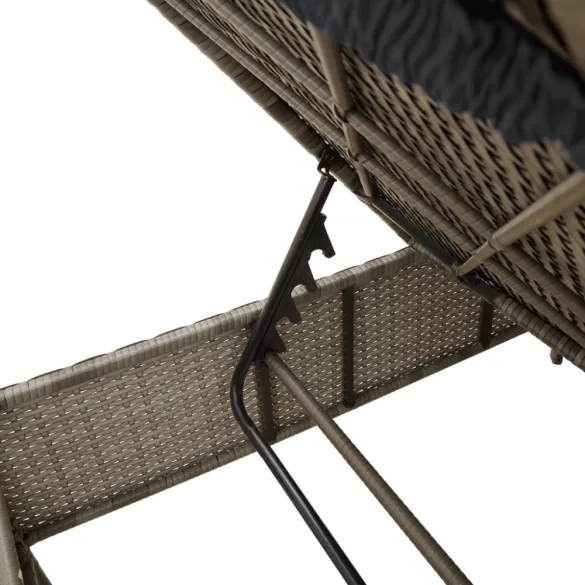 szürke polyrattan napozóágy asztallal és párnával