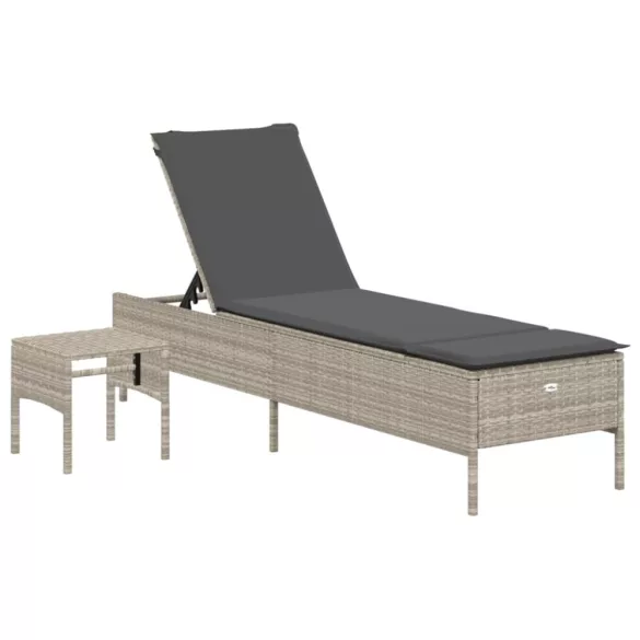 világosszürke polyrattan napozóágy asztallal és párnával