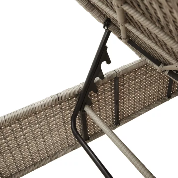 világosszürke polyrattan napozóágy asztallal és párnával