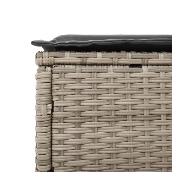 világosszürke polyrattan napozóágy asztallal és párnával