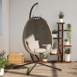 bézs szövet és acél függő kagylószék állvánnyal