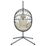 bézs rattan és acél függő kagylószék állvánnyal