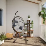 világosszürke rattan és acél függő kagylószék állvánnyal