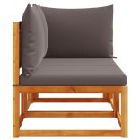 kétszemélyes akácfa és rattan kerti kanapé párnákkal