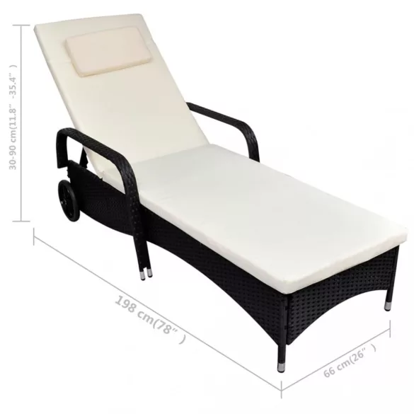fekete polyrattan napozóágy párnával és kerekekkel