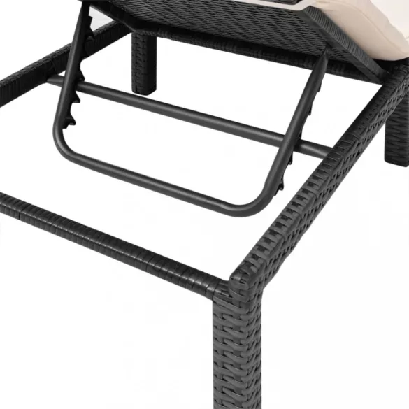 fekete polyrattan napozóágy párnával