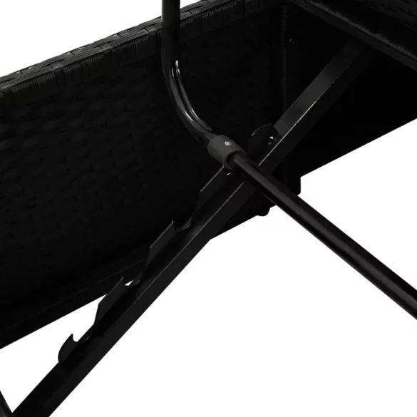 fekete polyrattan napozóágy párnákkal