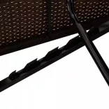 barna polyrattan napozóágy párnával és teázóasztallal