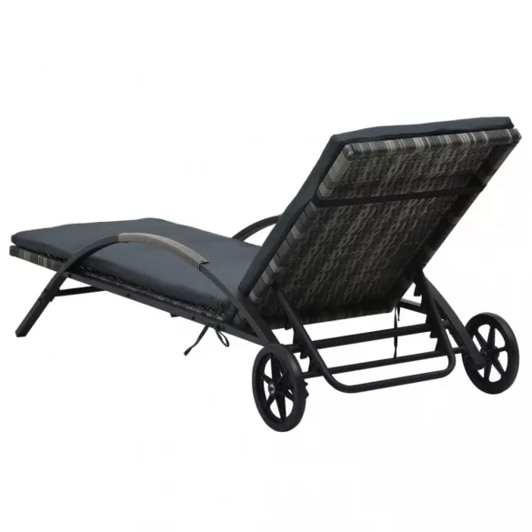 antracitszürke polyrattan napozóágyak asztallal