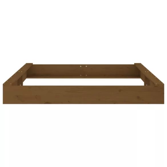 mézbarna négyszög alakú tömör fenyőfa homokozó ülésekkel