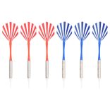 fekete polipropilén elektromos dartstábla nyilakkal