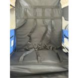 kék kerékpár utánfutó és jogger egyben